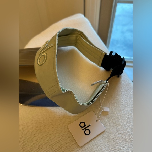 Alo Yoga Logo Visor Hat Green One Size Adjustable NEW w/ Tags - Picture 4 of 7